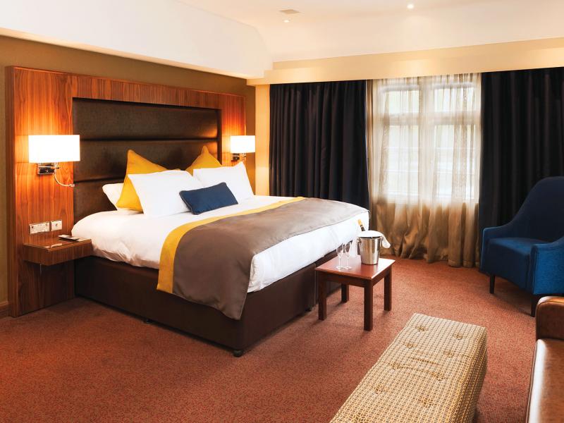 Book your Willow Suite